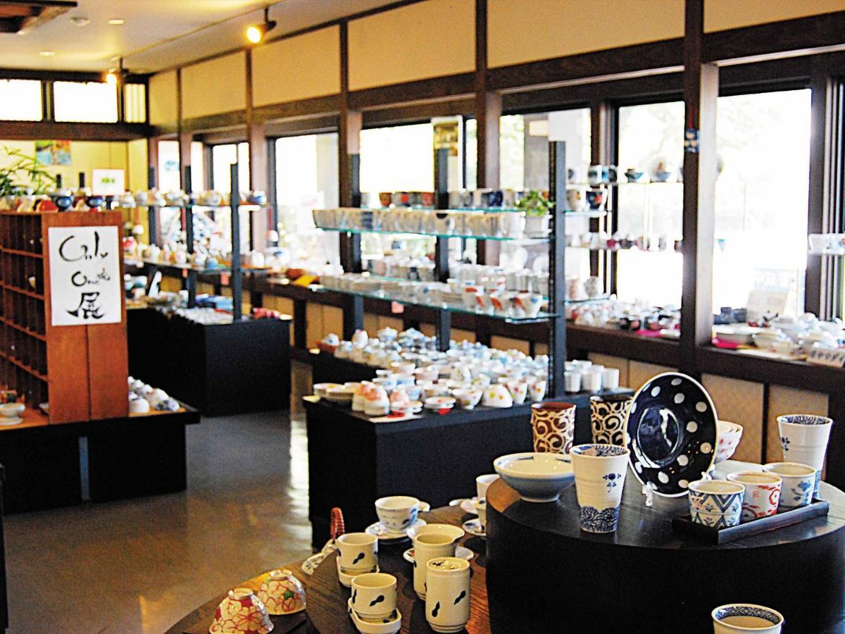 Ooedo Onsen Monogatari Ureshinokan Exterior photo