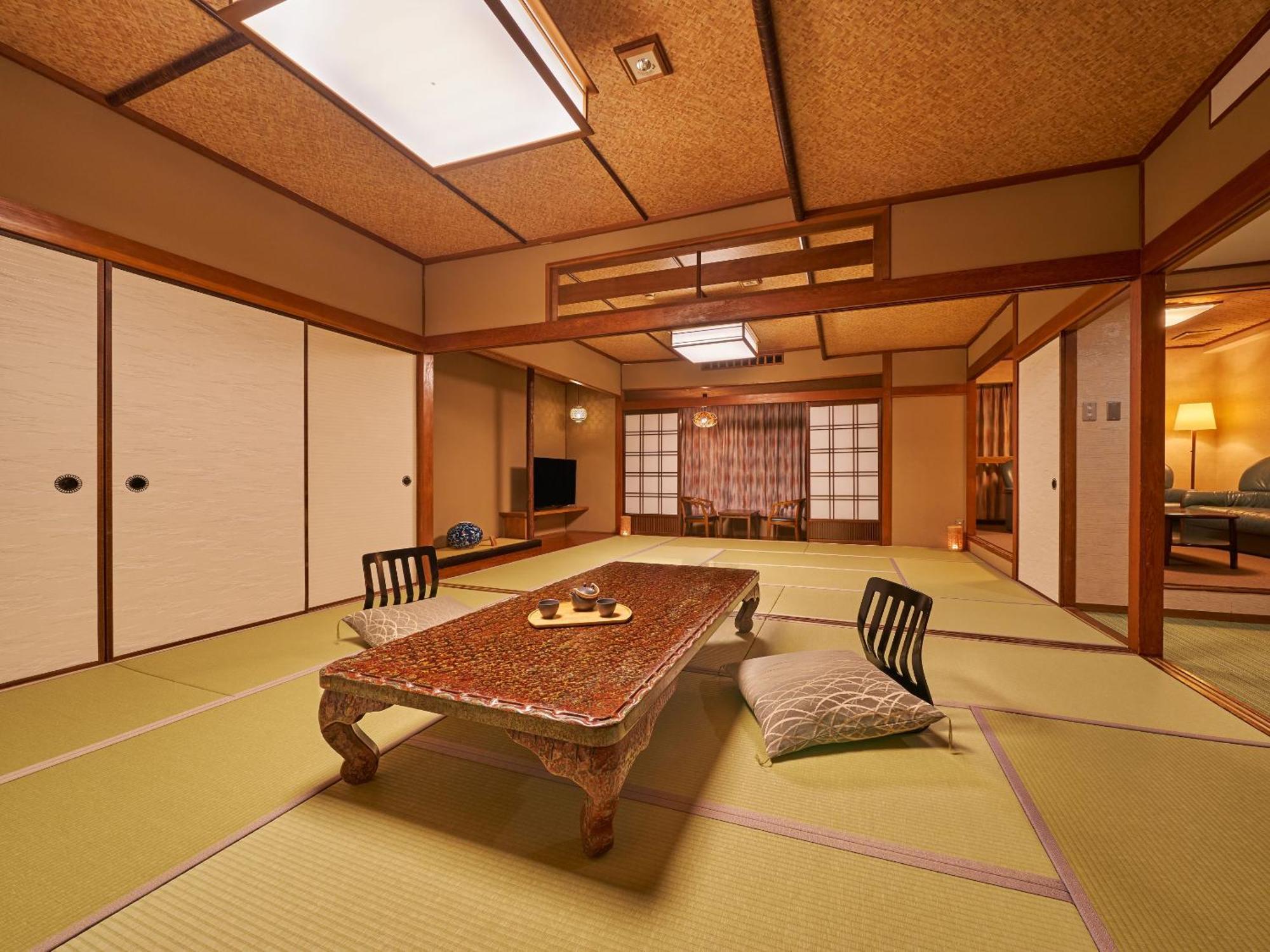 Ooedo Onsen Monogatari Ureshinokan Exterior photo
